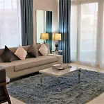Luton Vacation Homes - Royal Bay