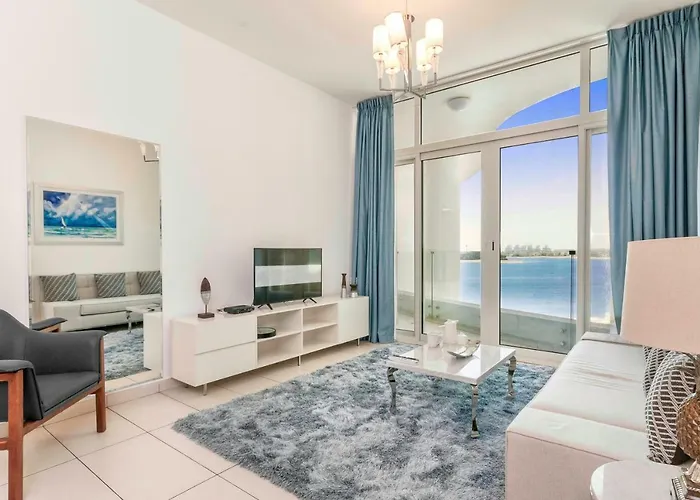 Luton Vacation Homes - Royal Bay