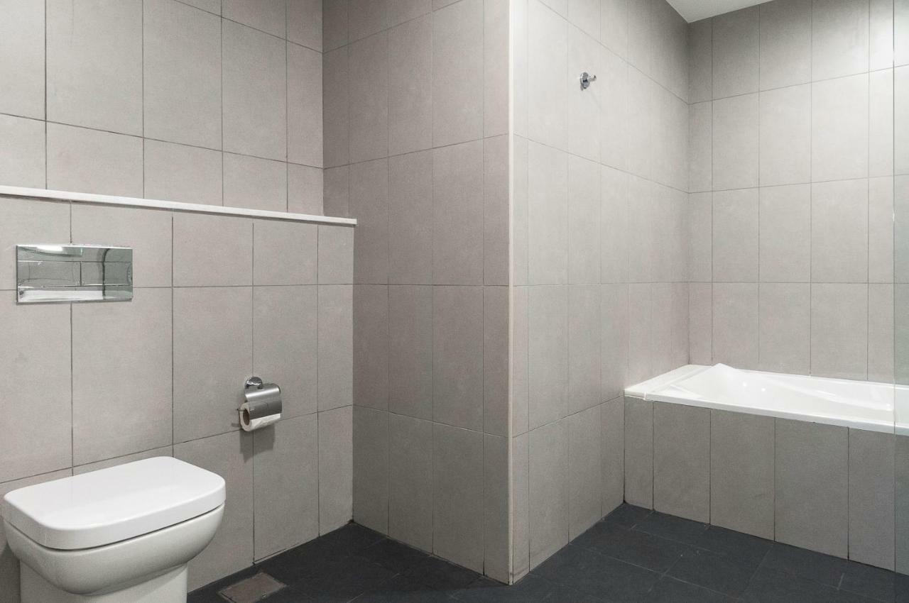 Apartment Luton Vacation Homes - Royal Bay
