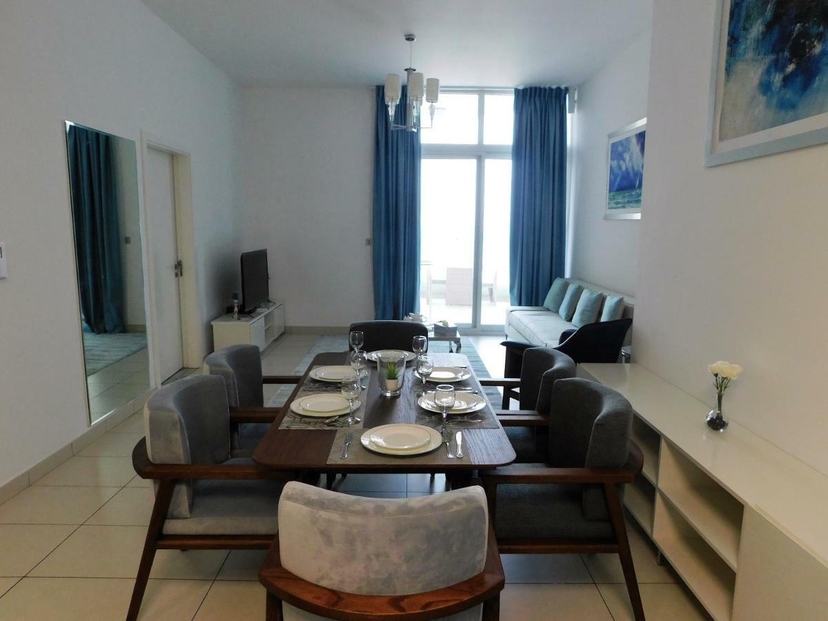Luton Vacation Homes - Royal Bay