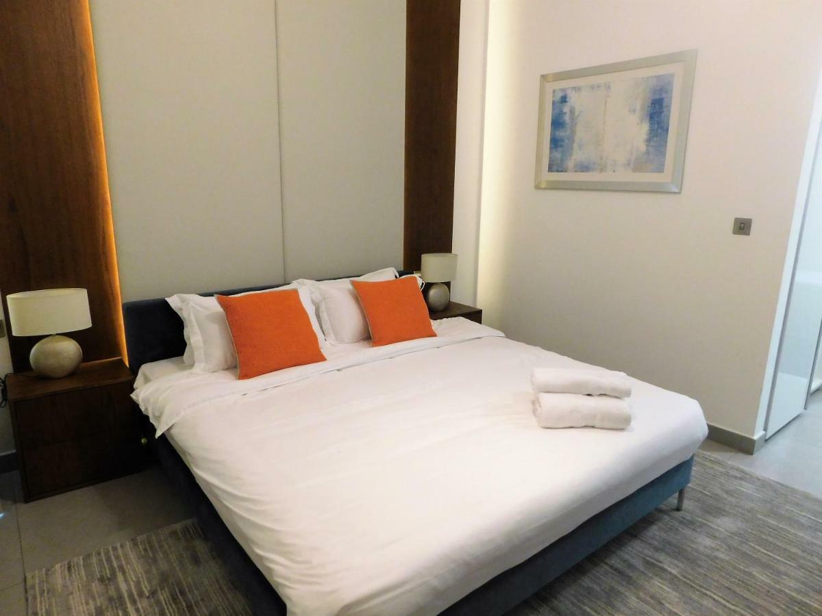 Luton Vacation Homes - Royal Bay Apartment *