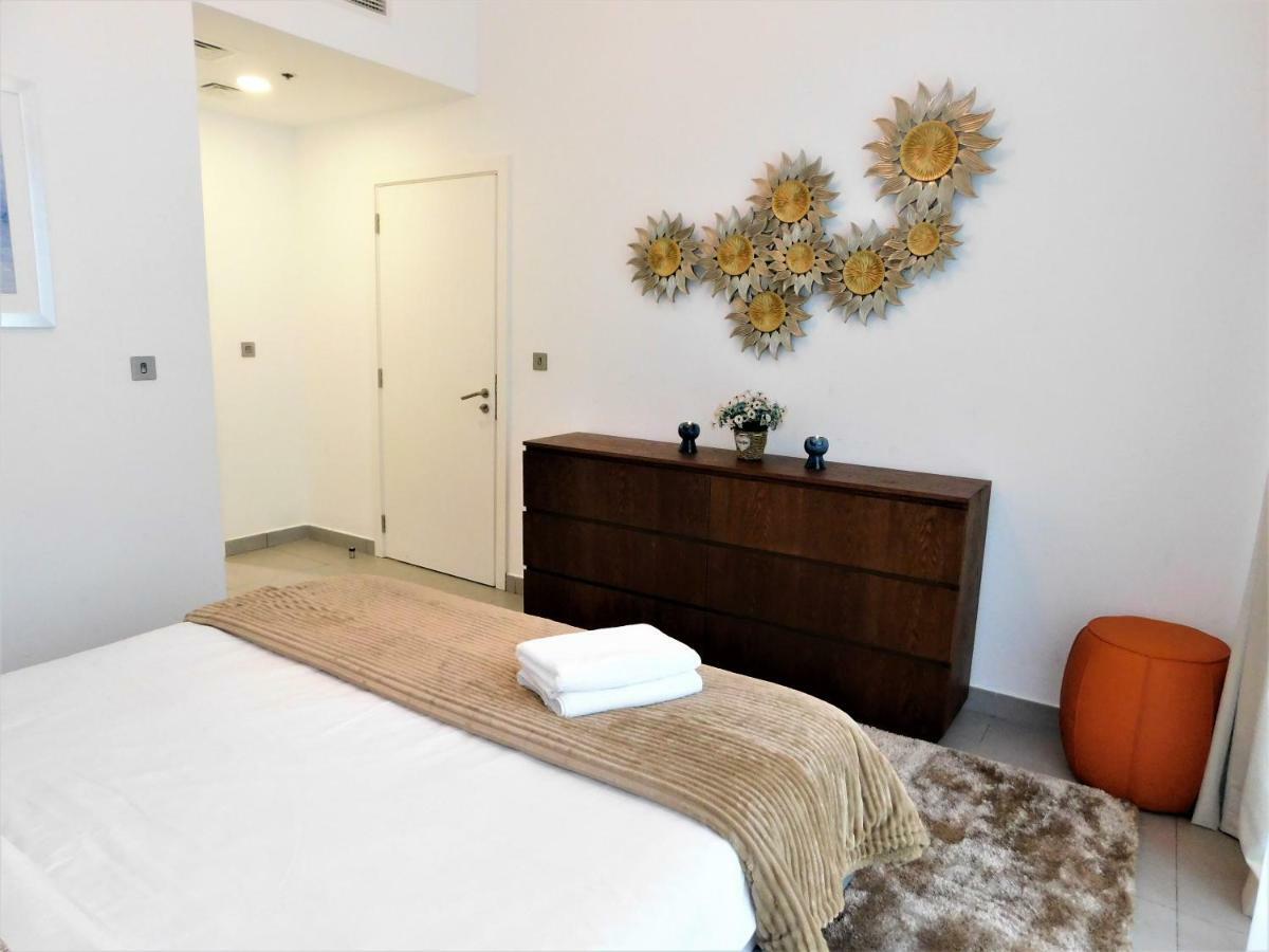 Luton Vacation Homes - Royal Bay Apartment *