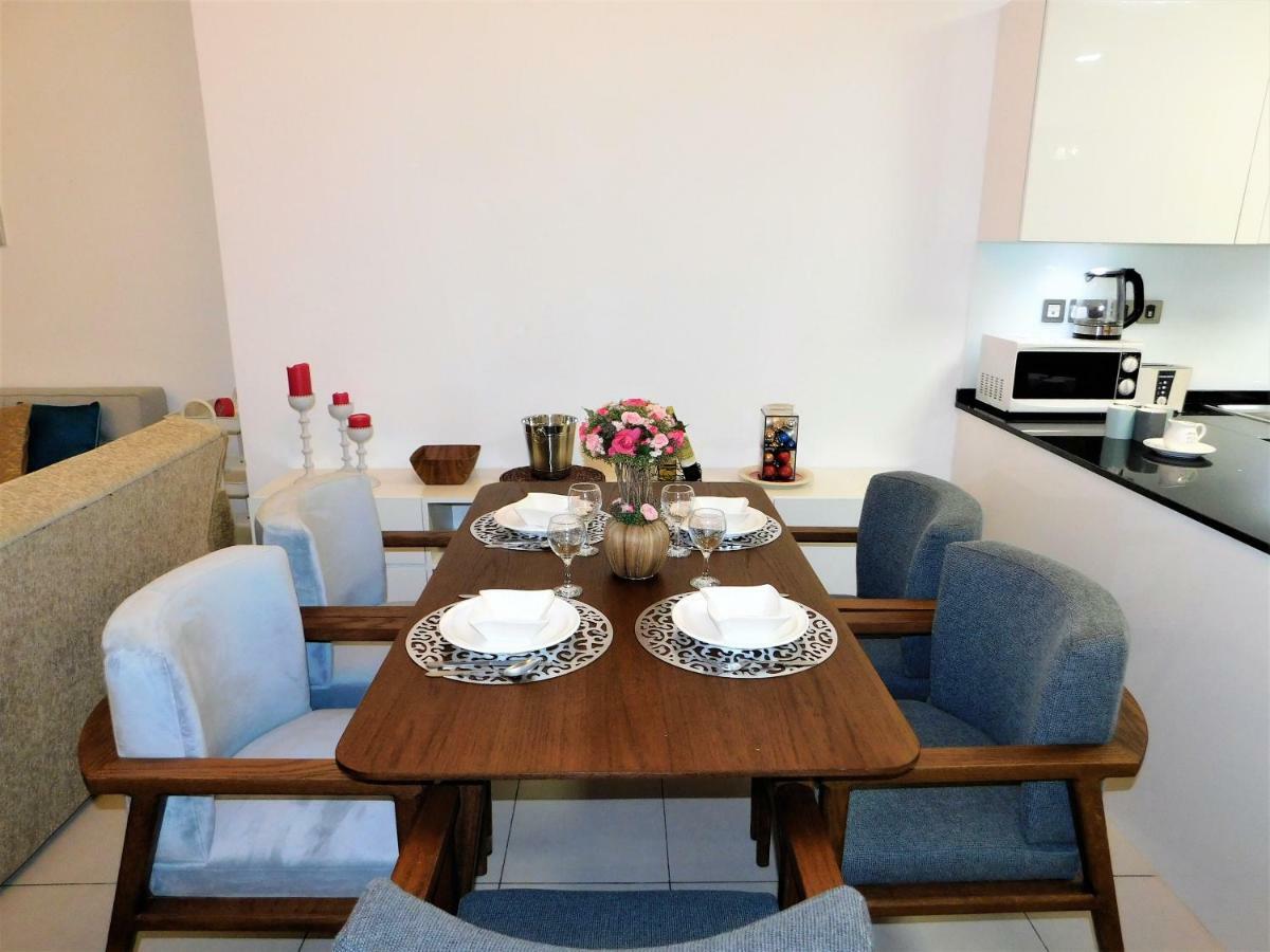 Luton Vacation Homes - Royal Bay *