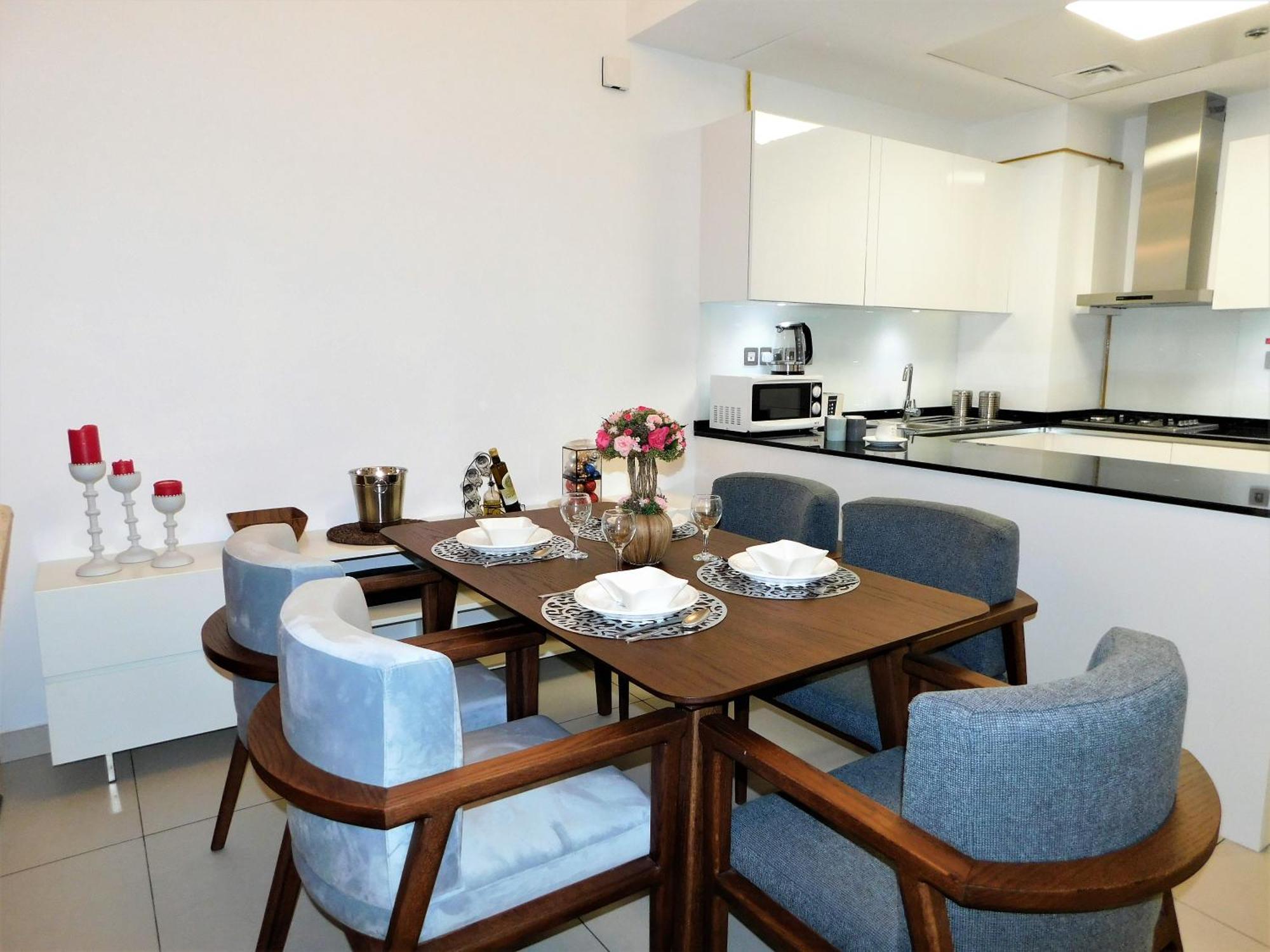 Luton Vacation Homes - Royal Bay Apartment *