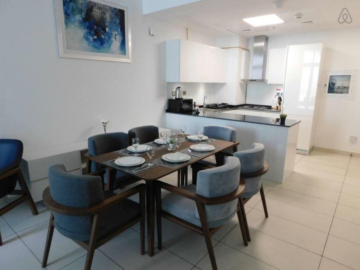 Luton Vacation Homes - Royal Bay