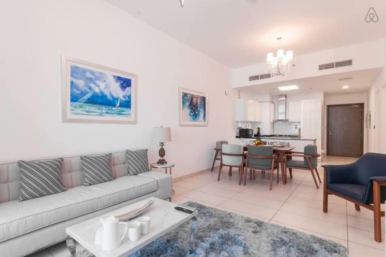 Luton Vacation Homes - Royal Bay *
