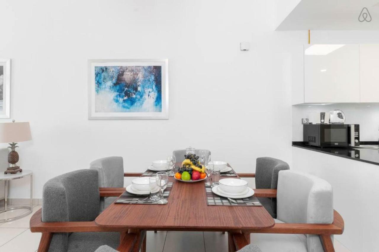 Luton Vacation Homes - Royal Bay Apartment