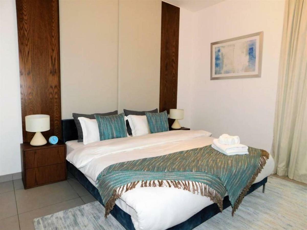 Luton Vacation Homes - Royal Bay