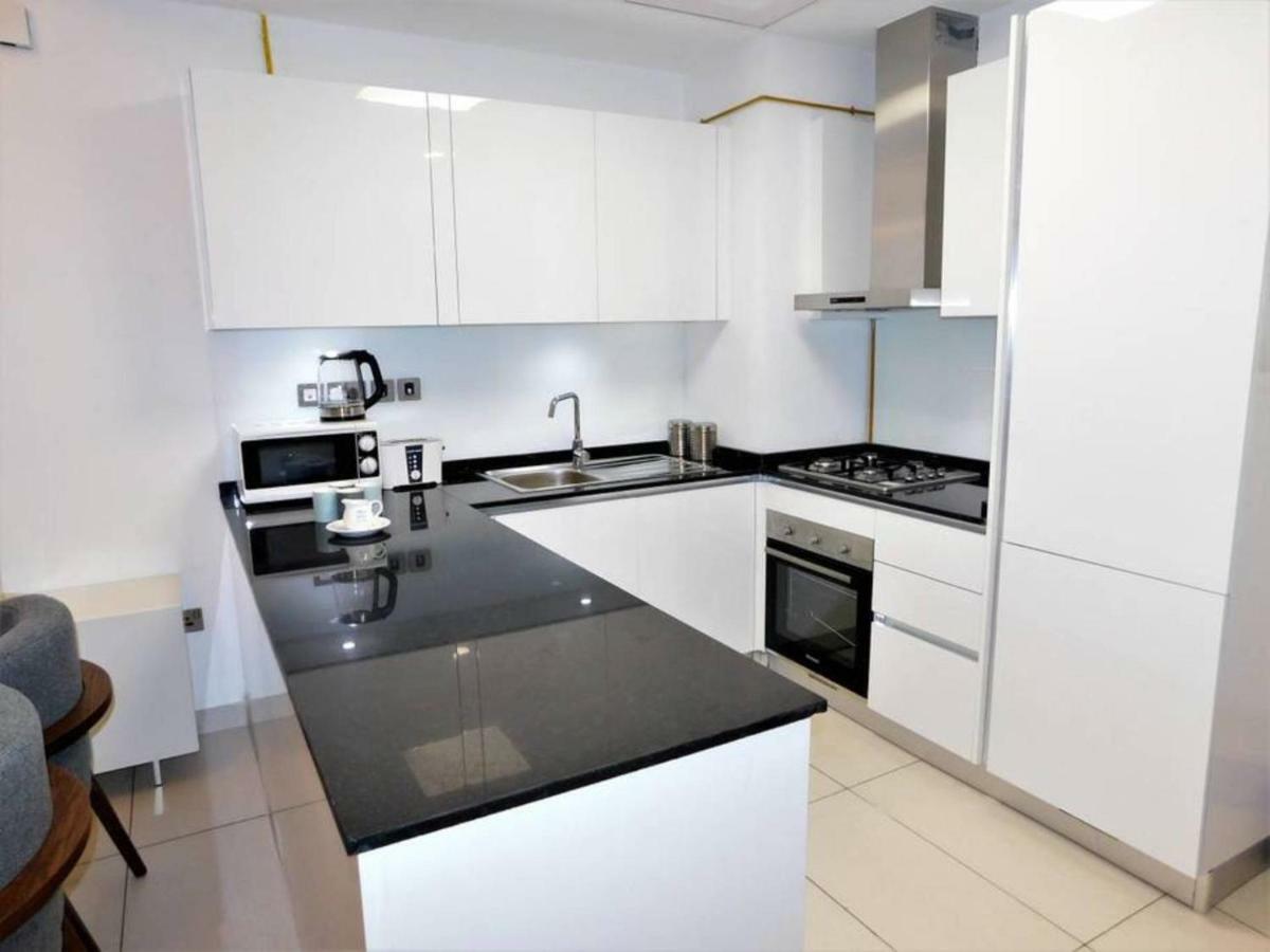 Apartment Luton Vacation Homes - Royal Bay
