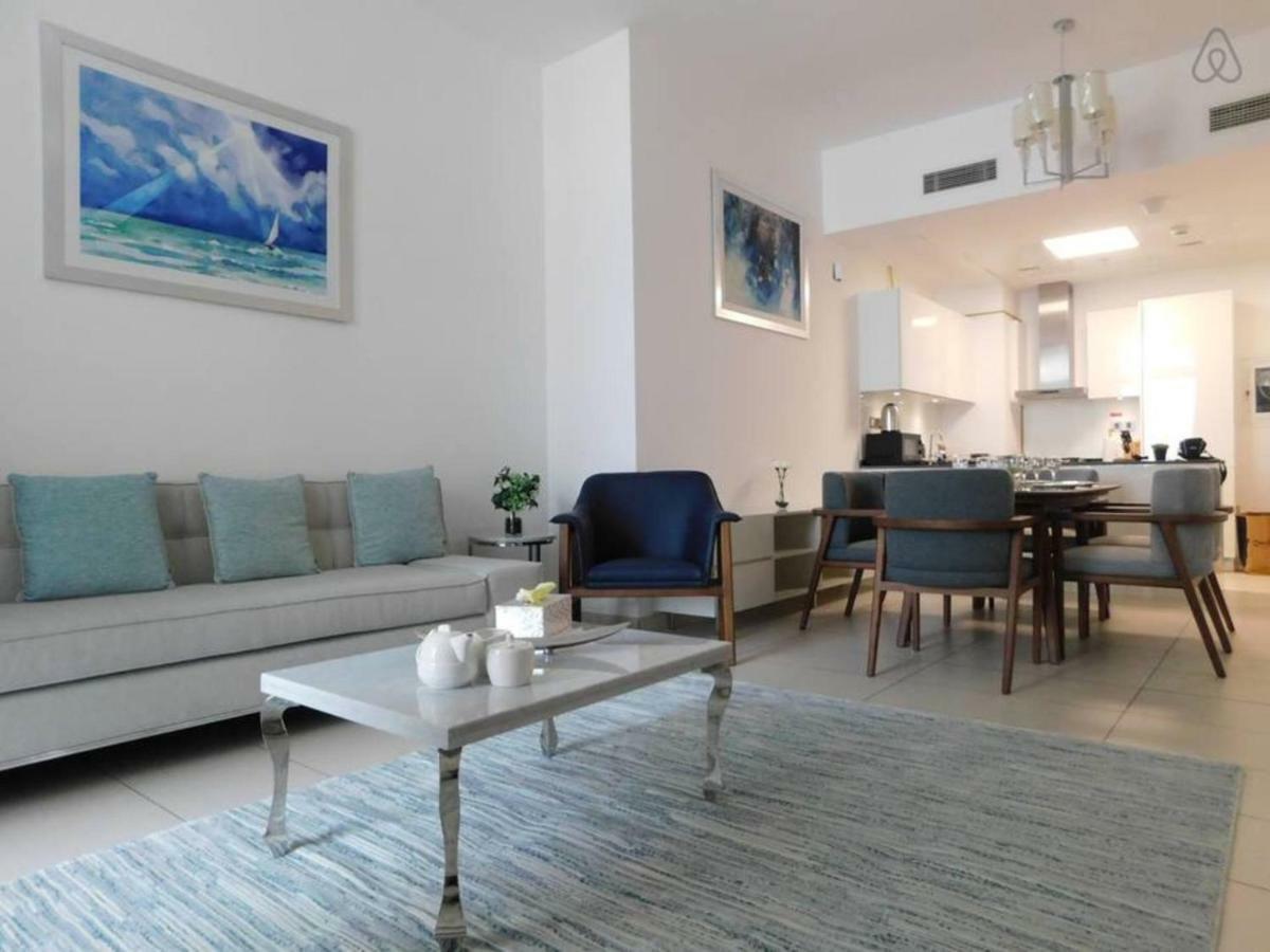 Luton Vacation Homes - Royal Bay